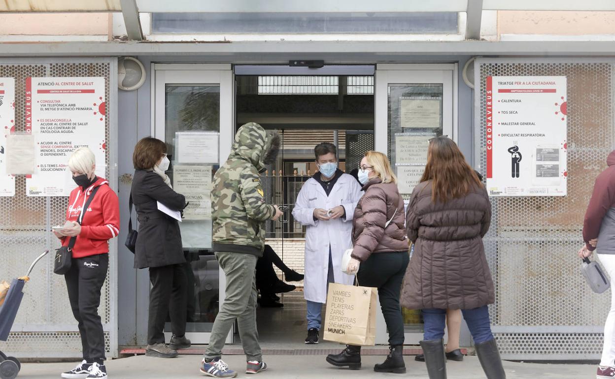 Entrada de un centro de salud de Valencia, a principios de año. 