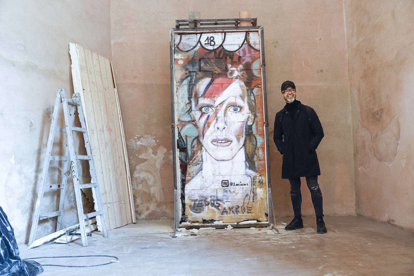 Fotos: El grafiti de David Bowie,  trasladado al Museo del Carme de Valencia