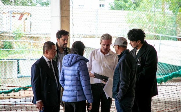 Imagen principal - Nuevo Mestalla | Kiat Lim visita el nuevo estadio del Valencia