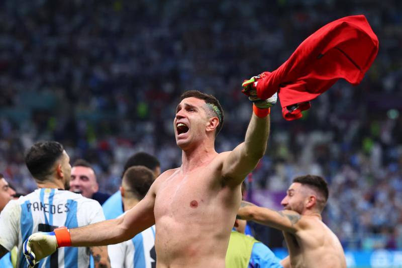 El 'Dibu Martínez' celebra el pase ante Holanda.