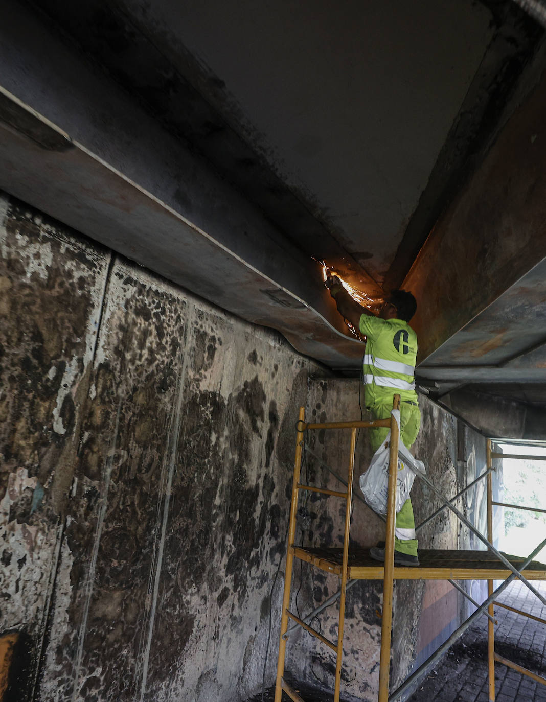 Fotos: Las tareas de restauración del puente de las Flores