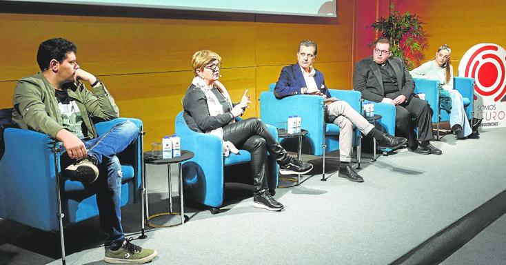 KIko Lázaro, Josefa Madrid, Pablo Salazar, Ignasi López y Elisabeth Navarro en el encuentro.