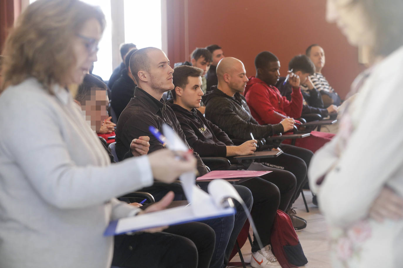 Fotos: Así ha sido el examen para portero de discoteca en Valencia