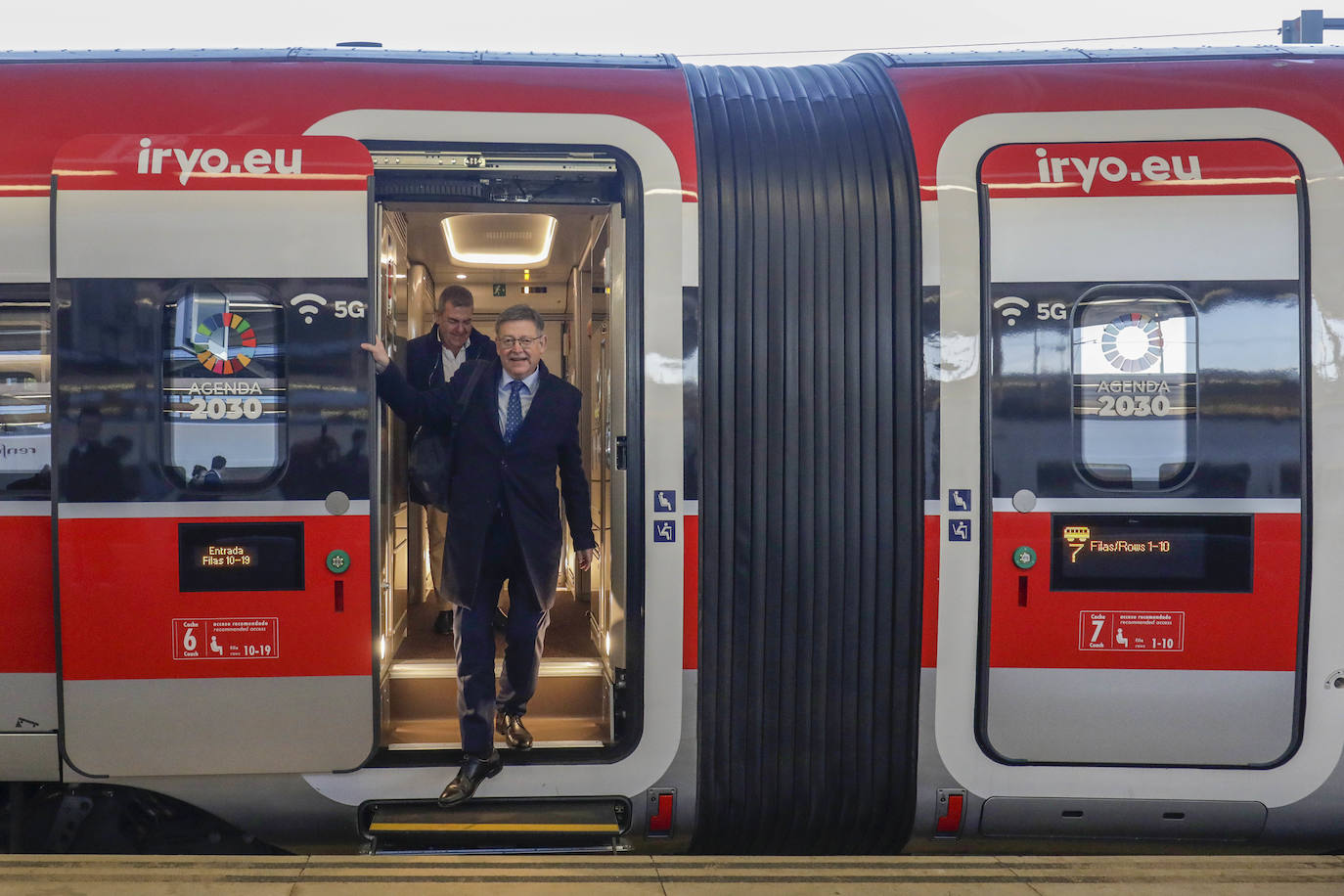 Fotos: Llegada del primer tren comercial de Iryo en el trayecto Madrid-Valencia