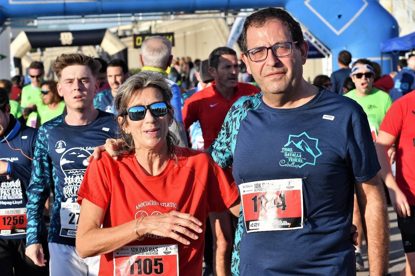 Miles de personas participan en la icónica prueba que cruza el puente de la Marina y recorre todo el paseo marítimo de Valencia