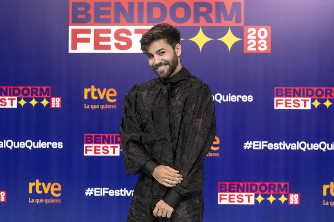 Agoney. Canción: 'Quiero arder'