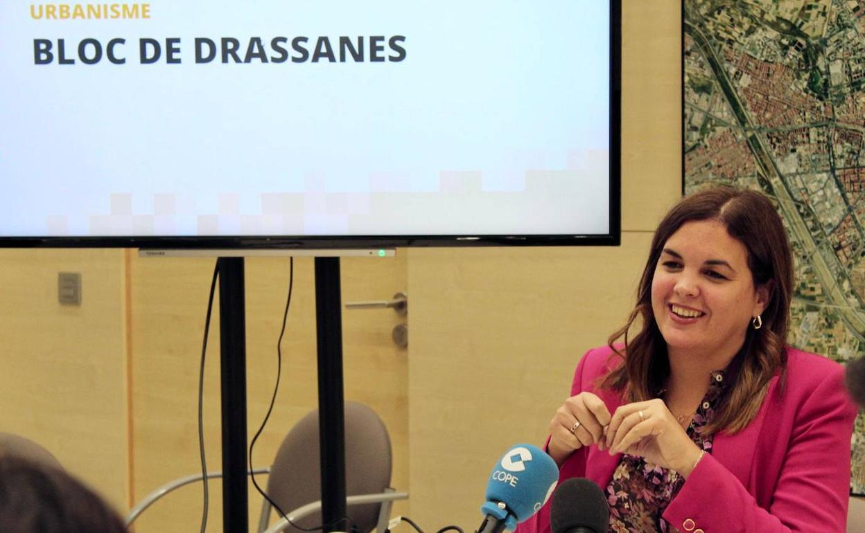 Gómez, durante la presentación del concurso de viviendas en el Cabanyal. 