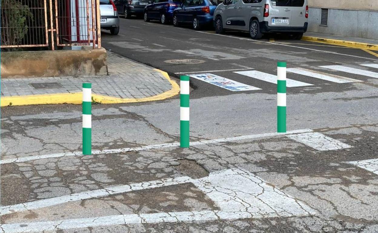 Una simulación de los bolardos en la calle Alqueria de Sòria. 