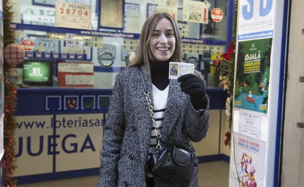 Eva, posando con su décimo.