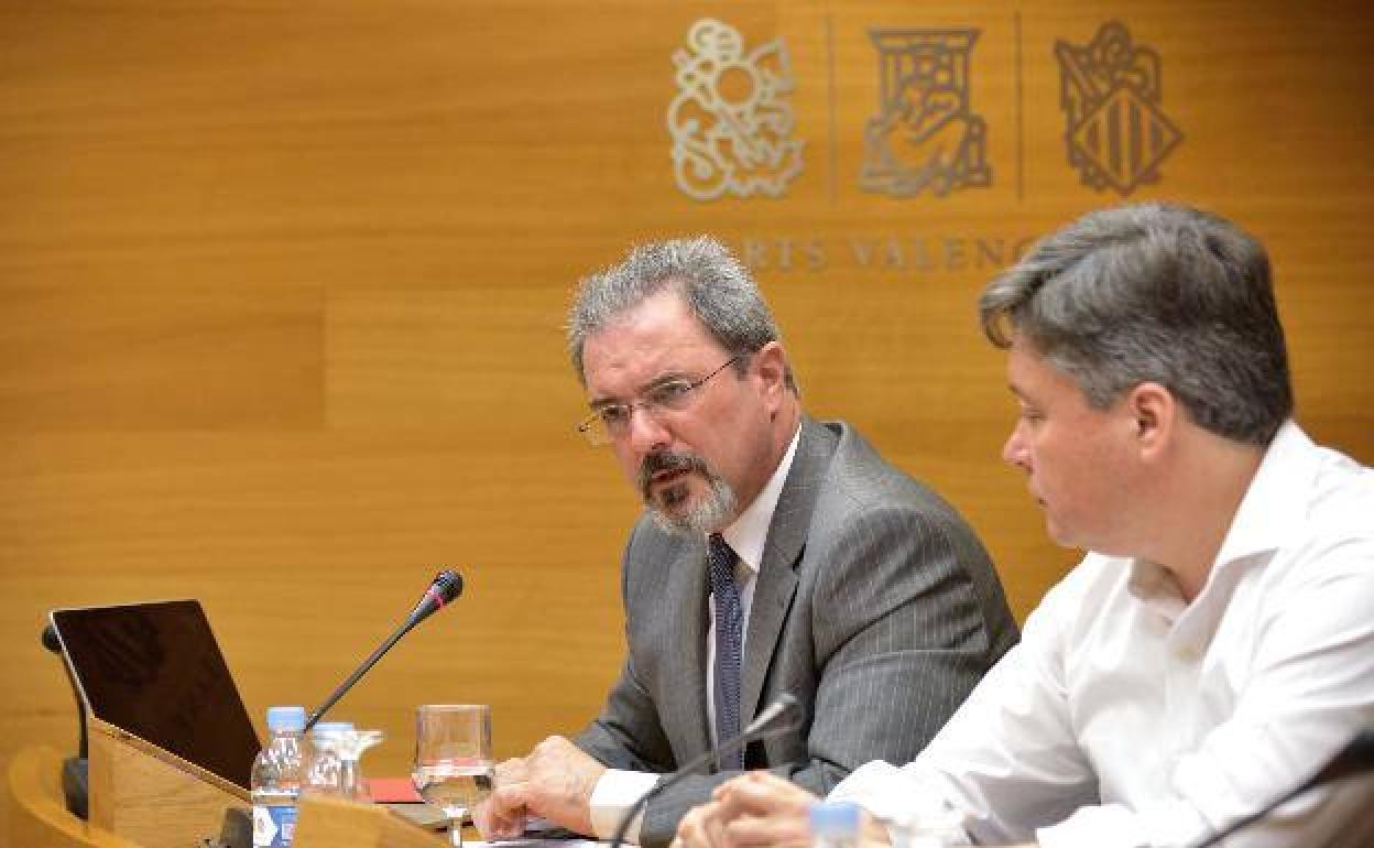 Carlos Flores Juberías, durante una comparecencia en Les Corts 