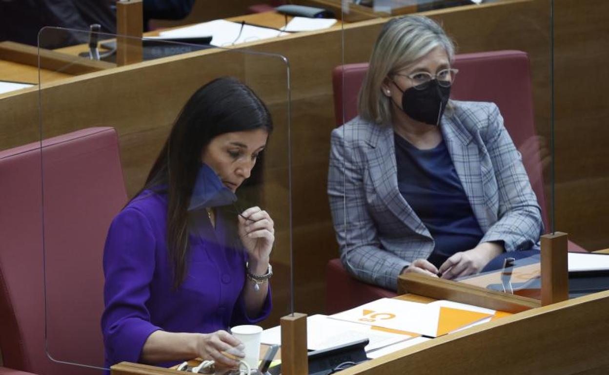 La síndica de Ciudadanos, Ruth Merino, junto a la síndica adjunta Mamen Peris. 