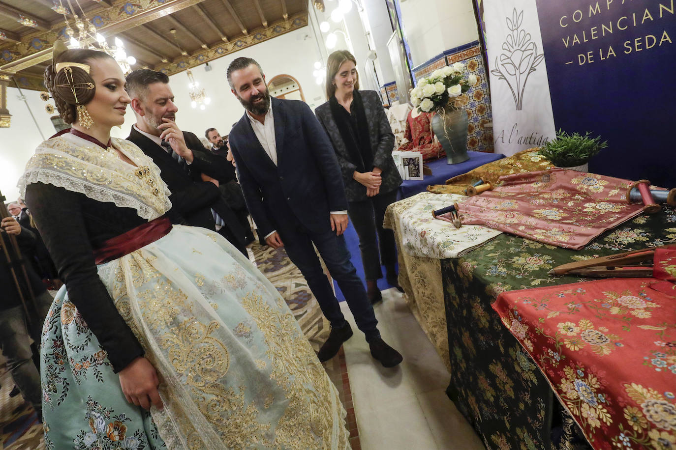 Fotos: Las cortes estrenan el segundo traje del ajuar fallero