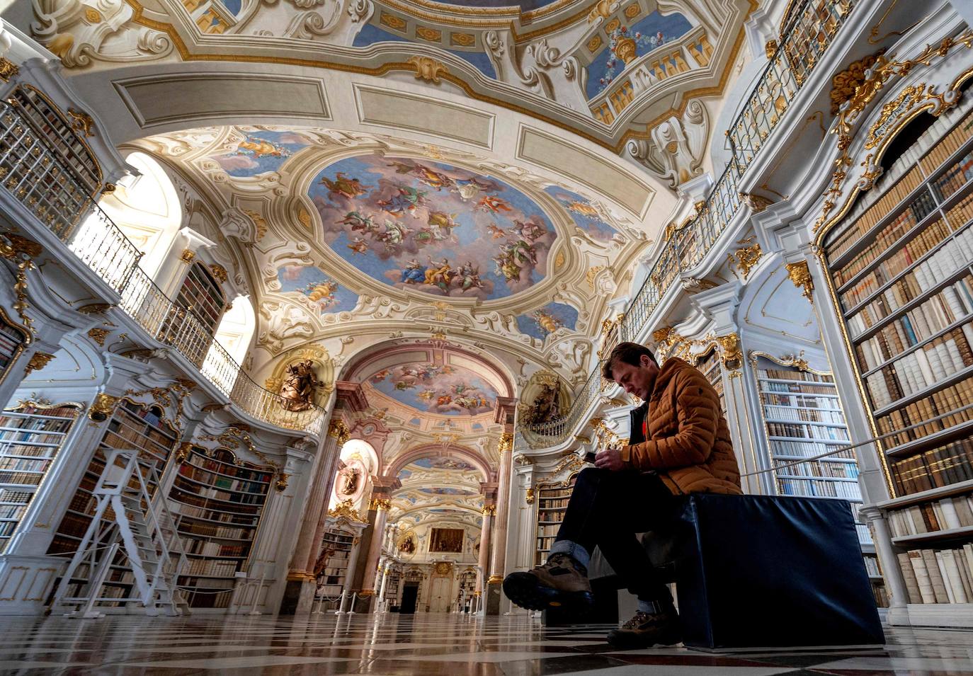 Fotos: La biblioteca monacal más grande del mundo (y posiblemente la más bonita)