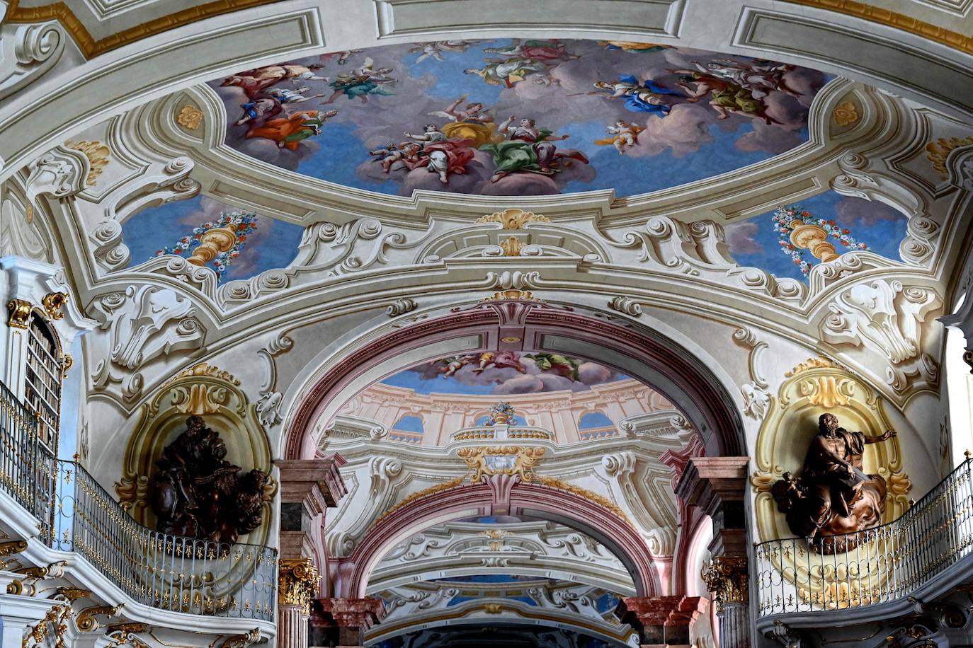 Fotos: La biblioteca monacal más grande del mundo (y posiblemente la más bonita)