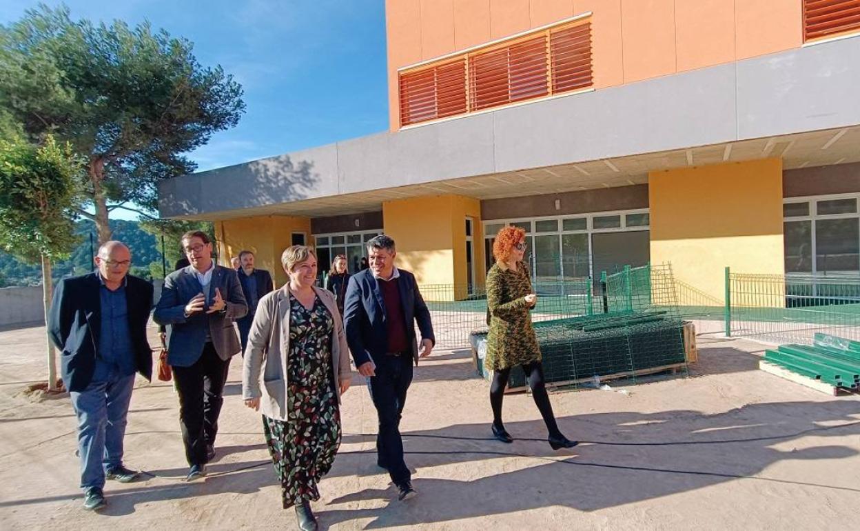 Visita de la consellera al centro educativo en Olocau. 