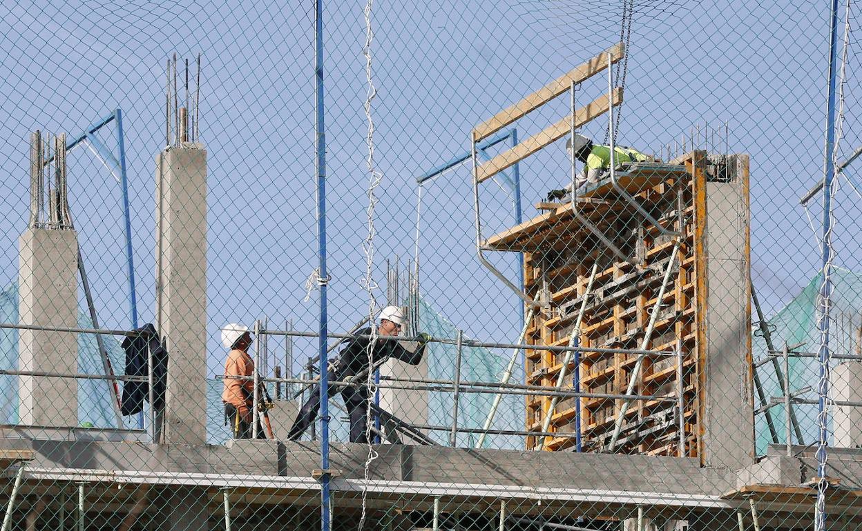 Trabajadores de la construcción en Valencia. 