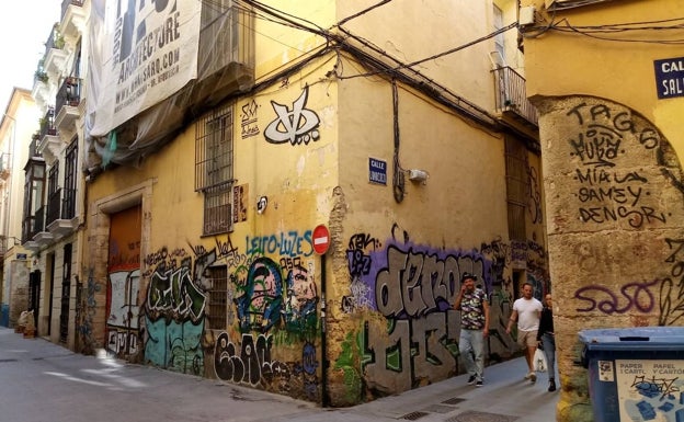 La limpieza de grafitis se triplica en Valencia al dispararse el vandalismo en monumentos