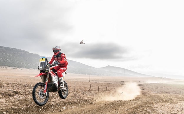 Schareina durante una etapa en el Dakar 2021, año en que debutó. 