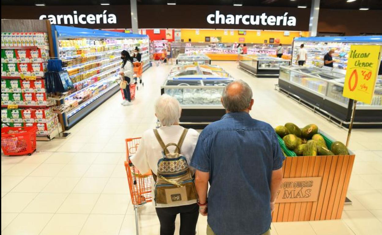 Interior de un supermercado en España. 