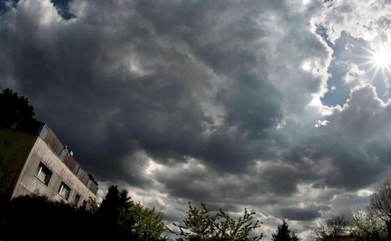 Aemet avisa de la llegada de nubes con lluvia antes de Nochevieja. 