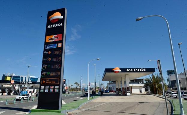 Repsol anuncia un descuento a sus clientes minutos después del fin de la bonificación del Gobierno