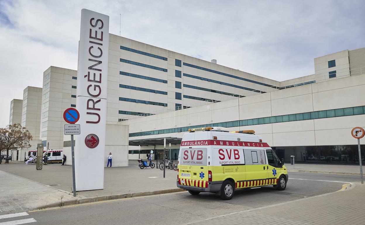 Uno de los accesos al hospital La Fe de Valencia.