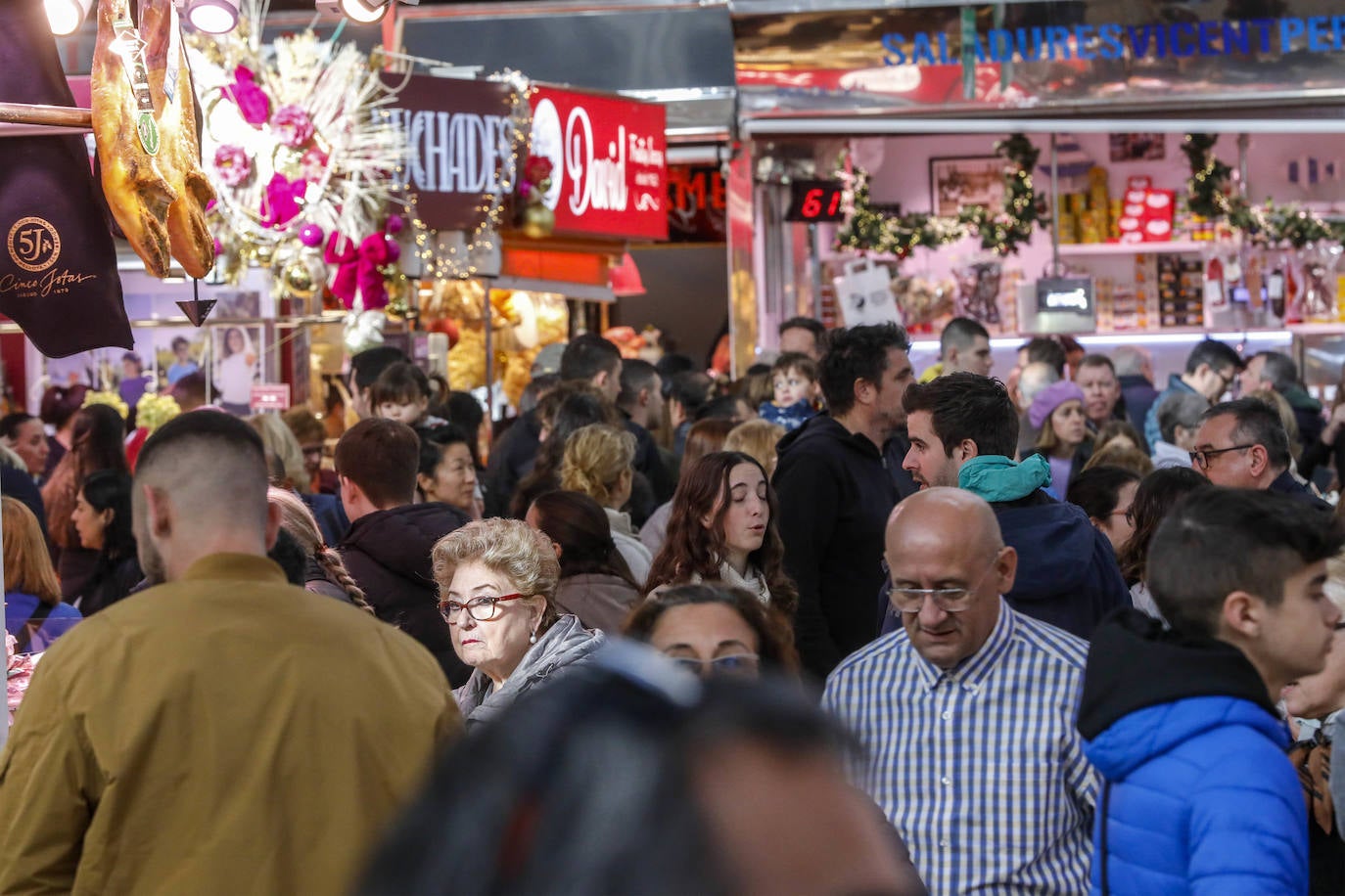 Fotos: El centro de Valencia, lleno en Navidad