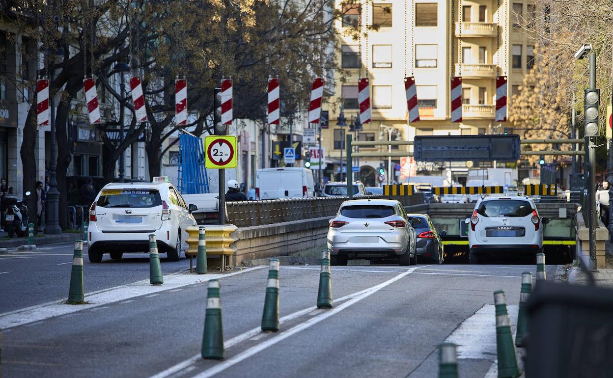 Acceso al túnel de Ángel Guimerá en la calle Guillem de Castro. 