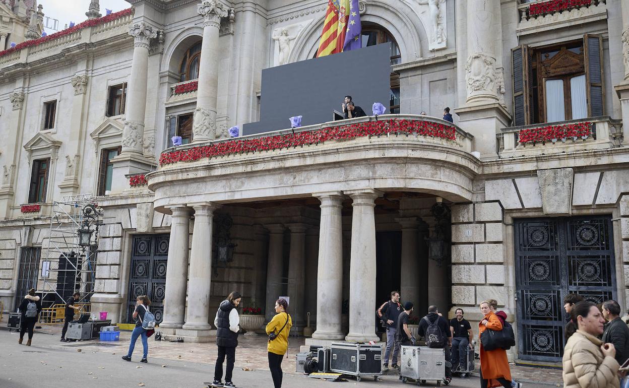 Preparativos de la fiesta de Nochevieja en Valencia.