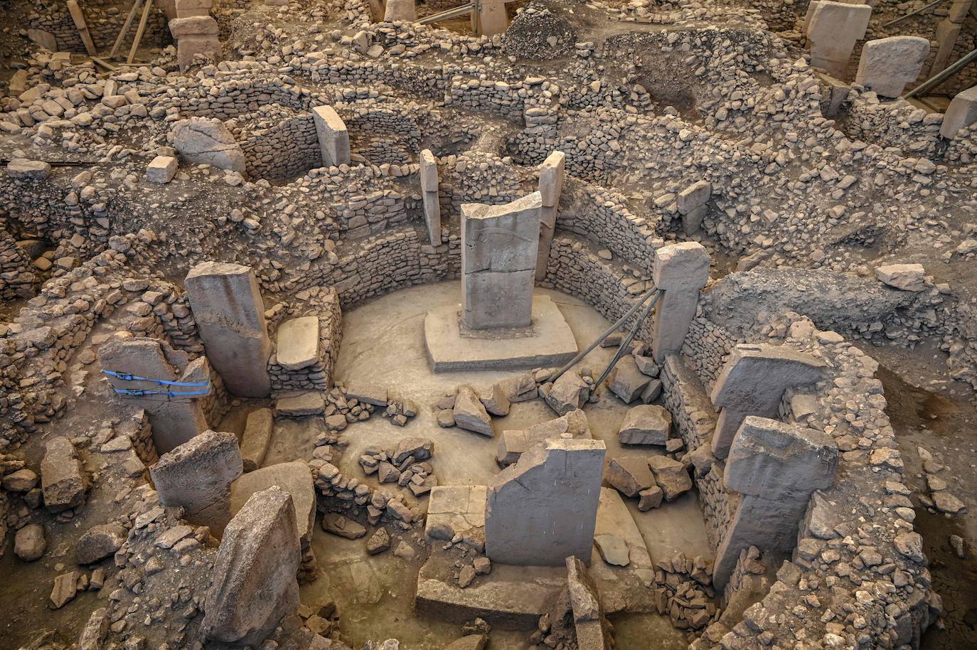 10.- En el sureste de Turquía se encuentra el primer santuario del mundo conocido como Göbekli Tepe. En 2022, los arqueólogos continuan excavando y descifrando nuevos secretos que revelan cómo era la vida hace 12.000 años.