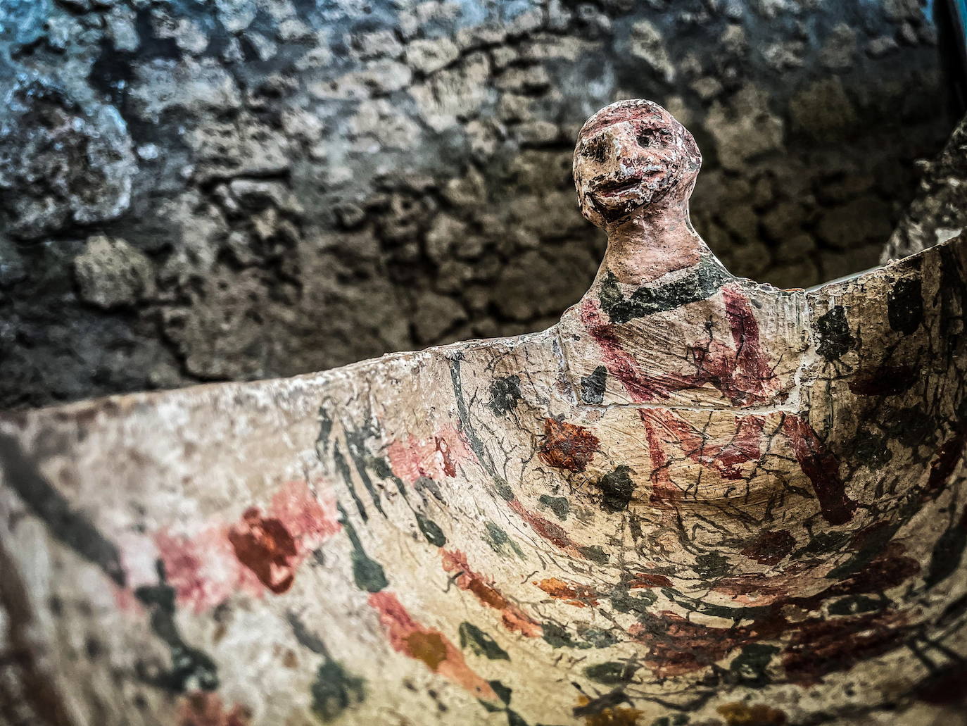 7.- Los arqueólogos de Pompeya descubren en una excavación una serie de apartamentos propios de la 'clase media' de esta urbe. Encontraron varios armarios y baúles repletos de objetos cotidianos.