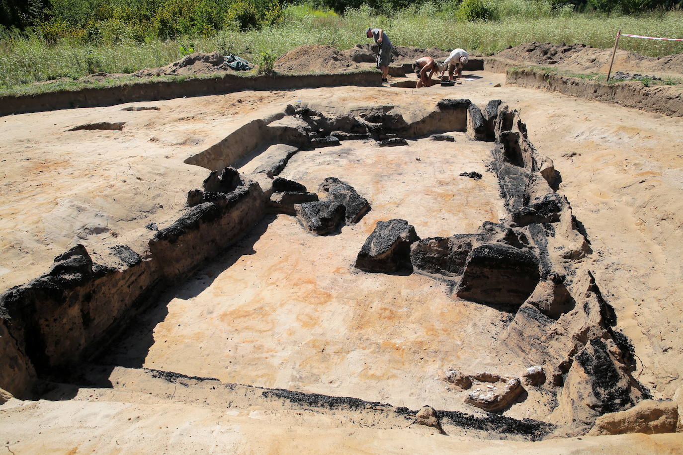 9.- Esqueletos y vasijas salen a la luz en el norte de Polonia. La antigua ciudad de Alt Wartenburg estaba ubicada entre el lago Wadag y el río Orzechowka, a unos cinco kilómetros de Barczewo. Probablemente estuvo habitada por colonos de Silesia.