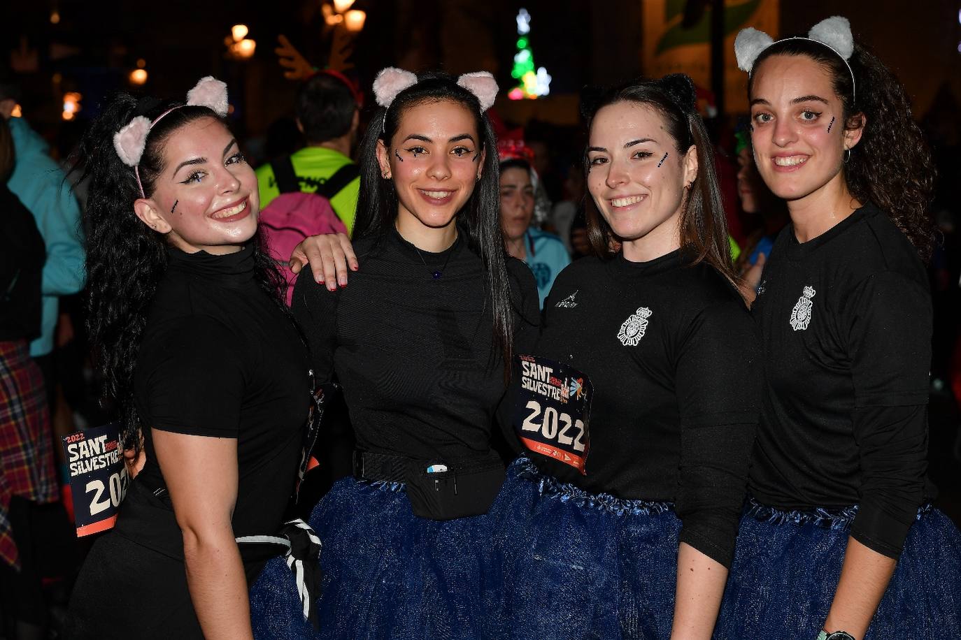 Miles de personas participan en la última carrera popular del año.