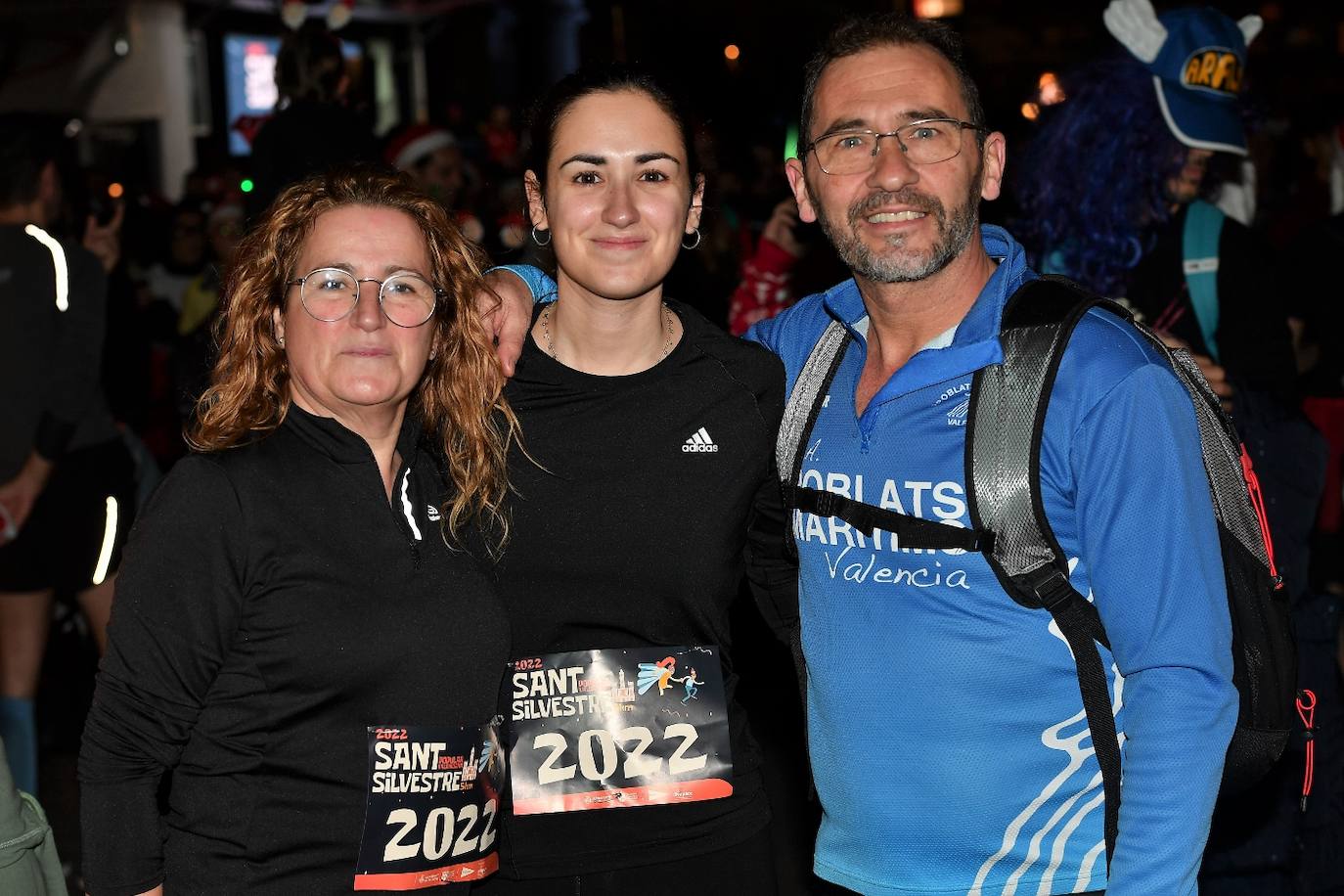 Miles de personas participan en la última carrera popular del año.