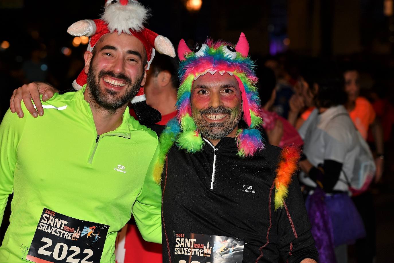 Miles de personas participan en la última carrera popular del año.