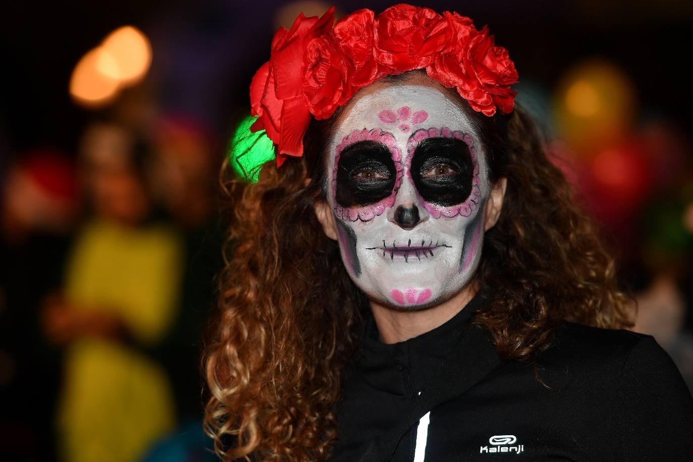 Miles de personas participan en la última carrera popular del año.