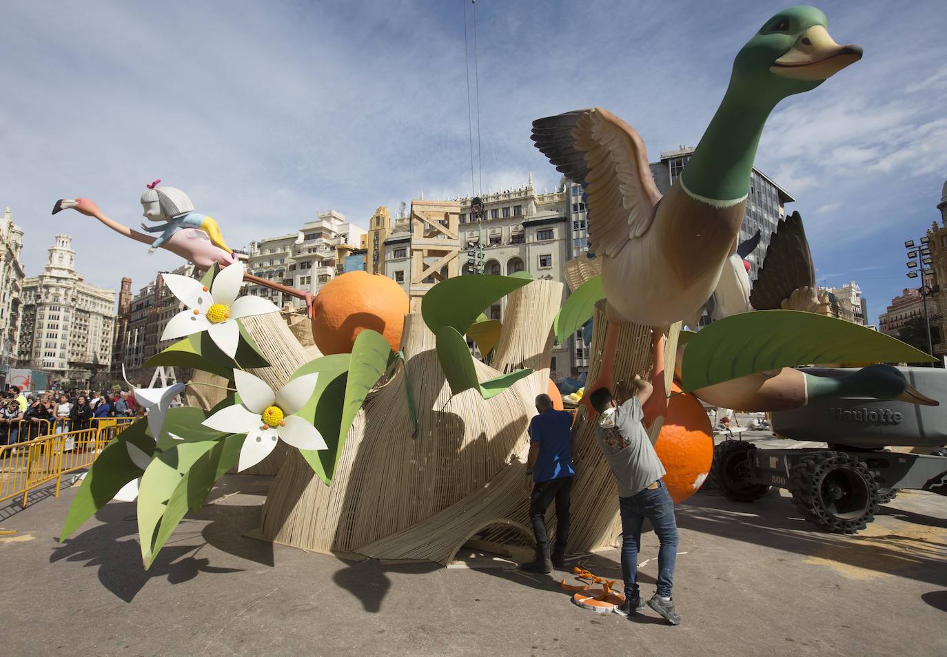 Así se monta la falla municipal de Valencia 2023