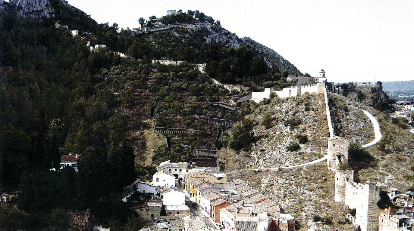 Ladera del castillo de Xàtiva.