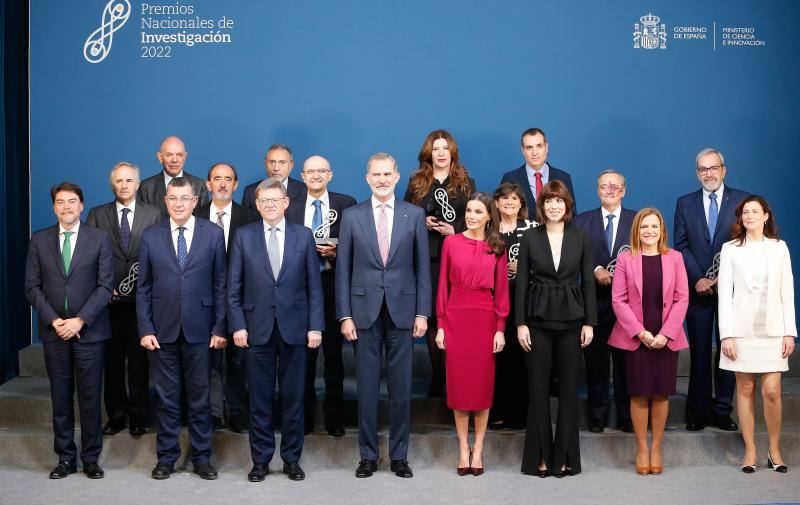 El favorecedor look rosa de la reina Letizia en Alicante