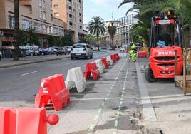 Trabajos para el nuevo carril bici en Valencia.