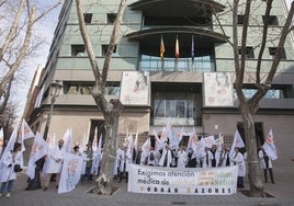 Protesta frente a la sede de la Conselleria de Sanidad convocada por el Sindicato Médico el pasado 15 de febrero.