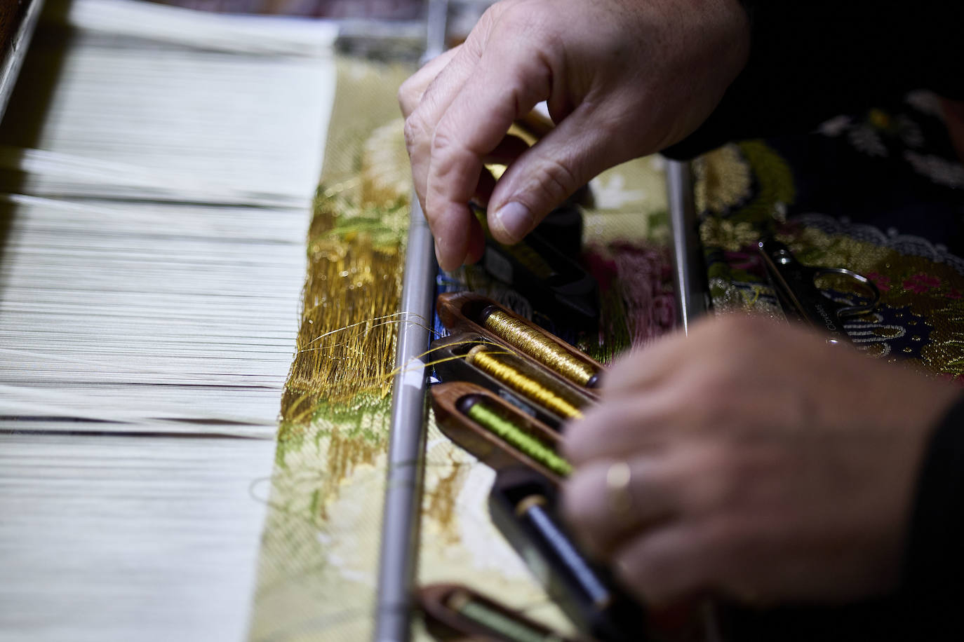 Un paseo por los talleres manuales de la Compañía Valenciana de la Seda