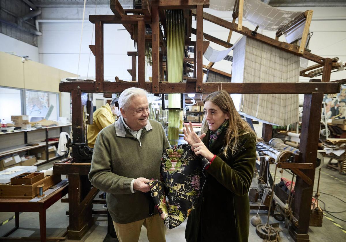 Un paseo por los talleres manuales de la Compañía Valenciana de la Seda