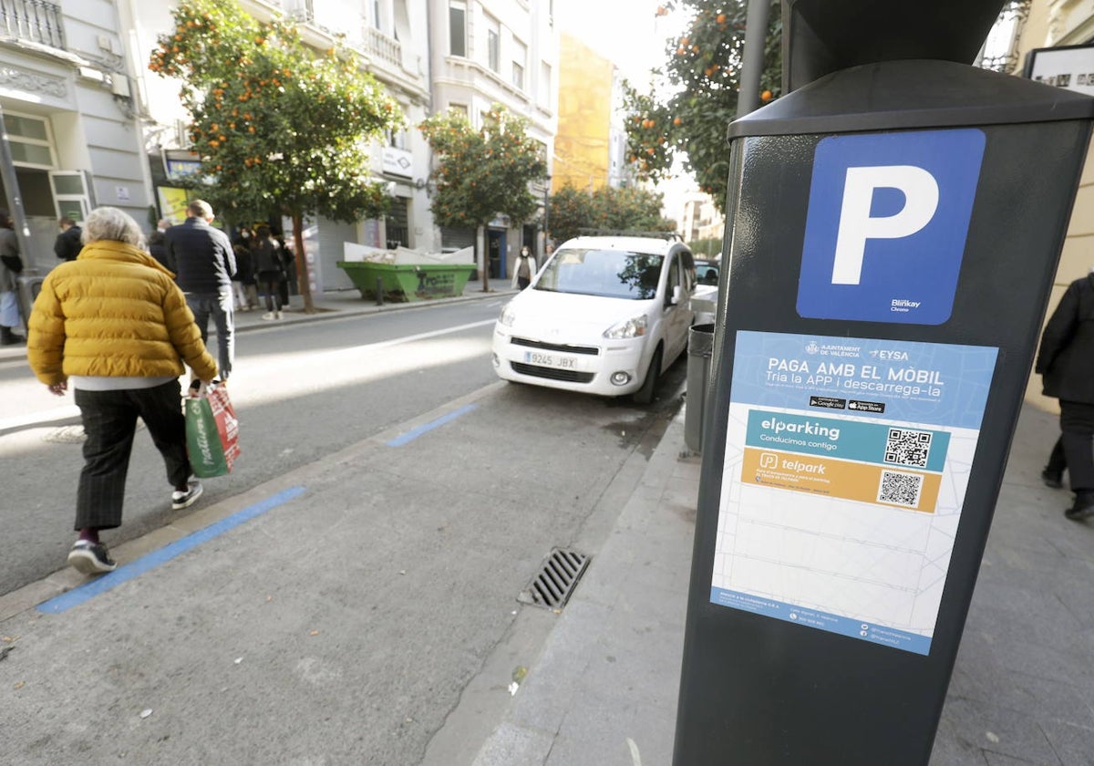 Ribó recauda un millón de euros más de lo presupuestado por multas de la zona azul, verde y naranja en Valencia
