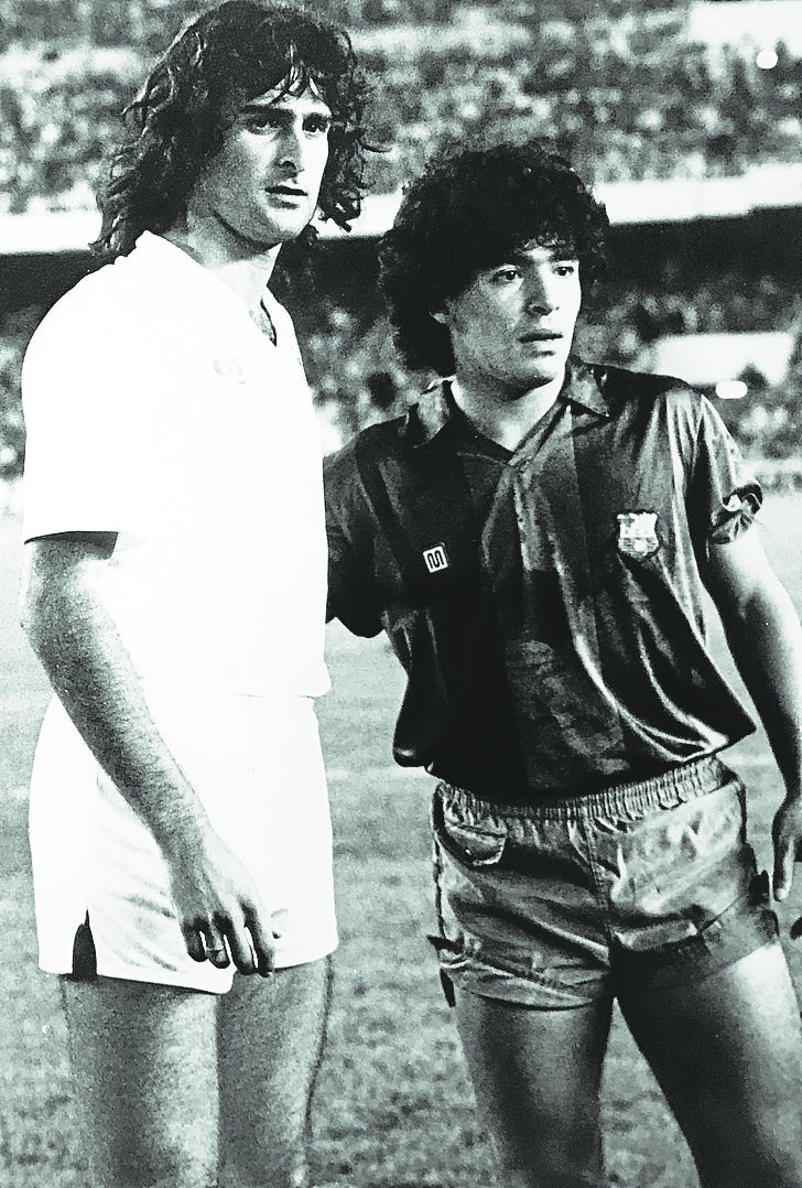 Kempes y Maradona, juntos en Mestalla.