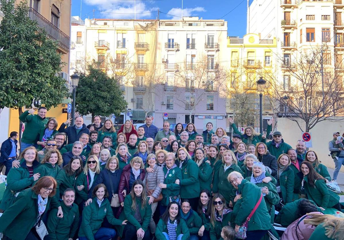 Integrantes de la falla, el día de la Crida.