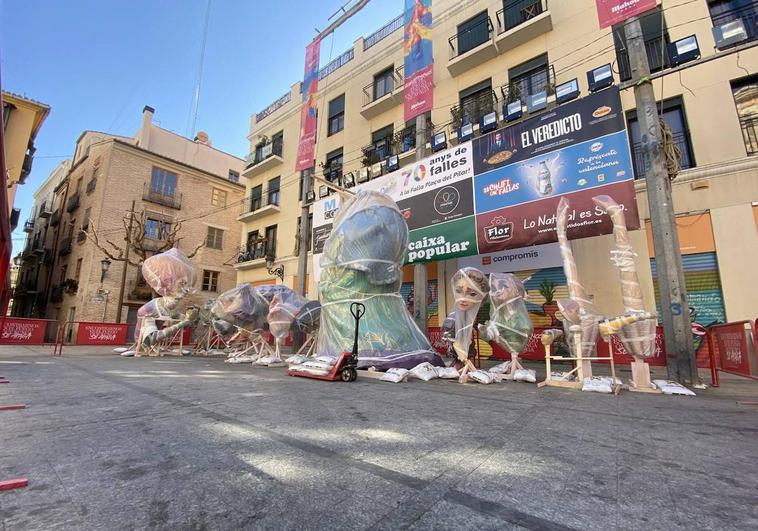 Primeros ninots de Falla plaza del Pilar.