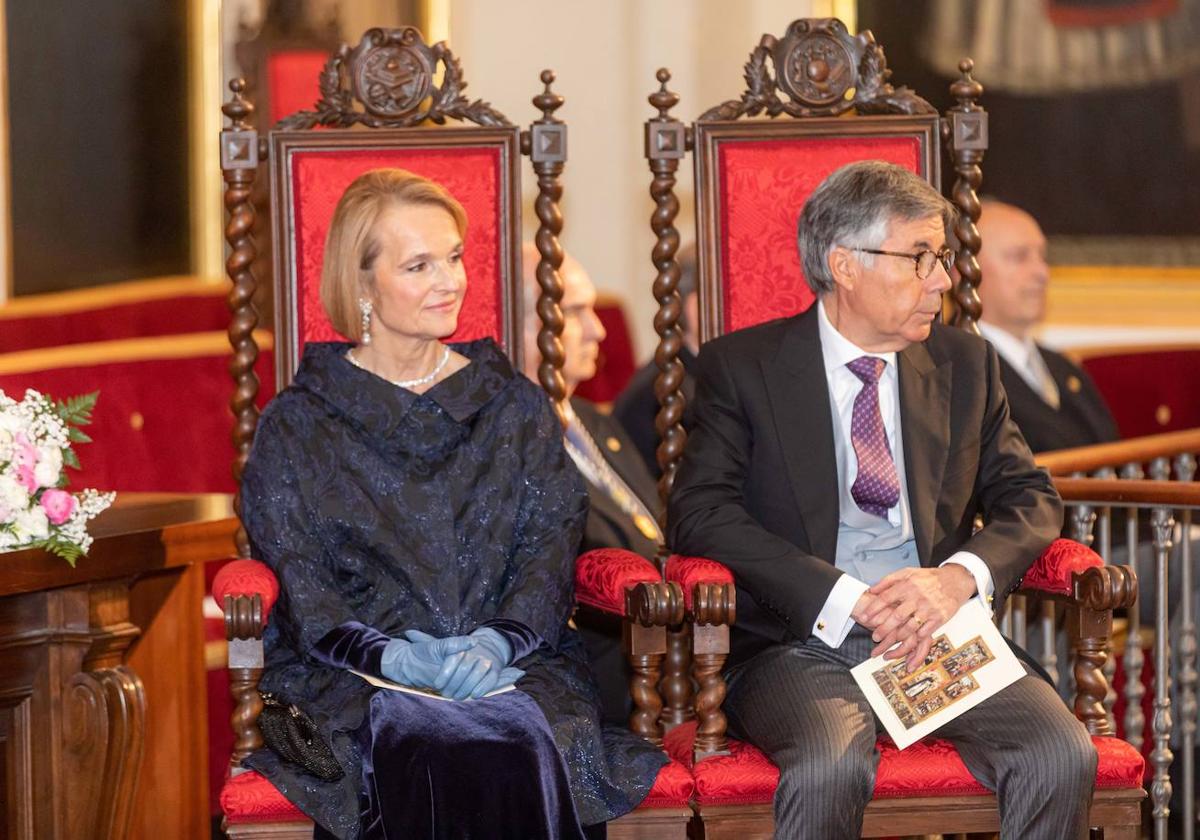 Begoña Císcar González y Juan Valero Merino, nuevos clavarios de la Pila Bautismal de San Vicente Ferrer.