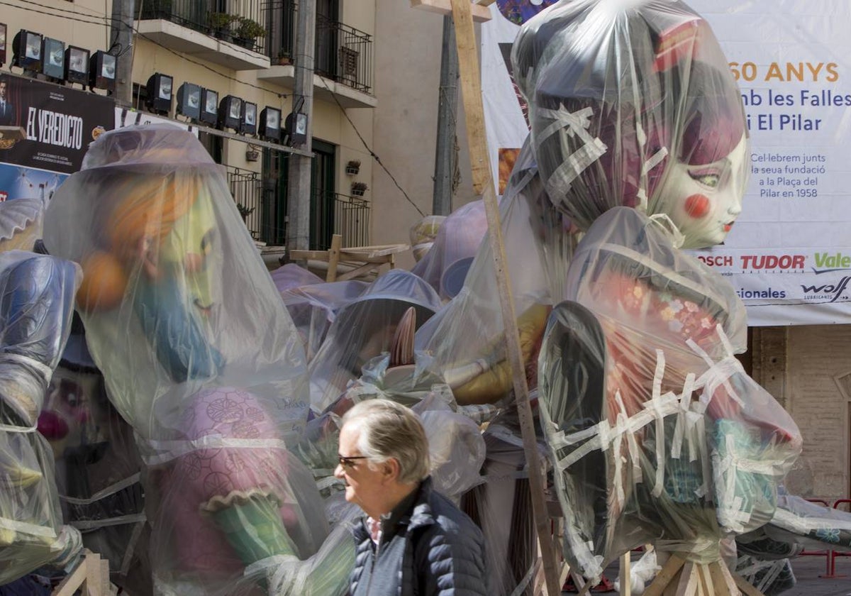 Primeras piezas depositadas en la plaza de El Pilar.