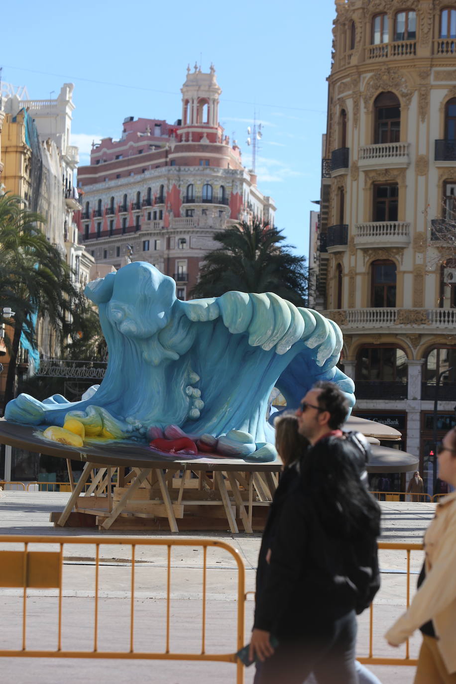 La falla municipal toma la plaza del Ayuntamiento